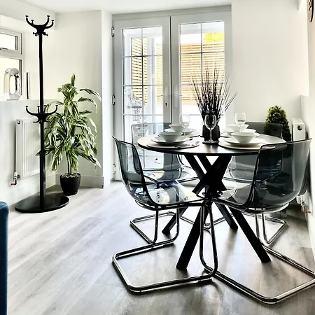 Redland - Two Bedroom With Private Patio アパート
