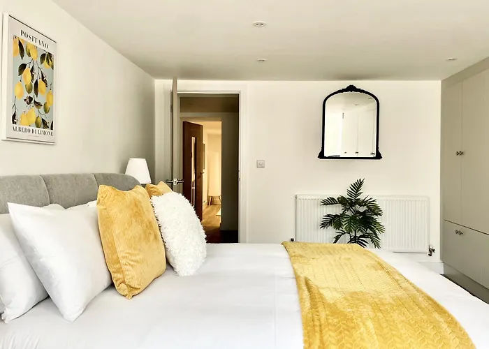 Redland - Two Bedroom With Private Patio *