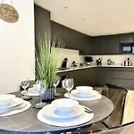 Redland - Two Bedroom With Private Patio Apartment