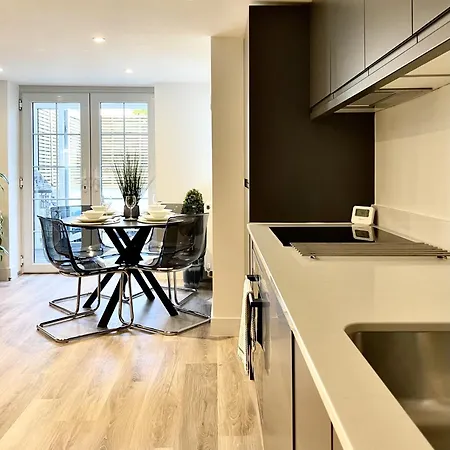 Redland - Two Bedroom With Private Patio شقة