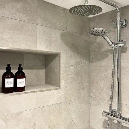 Redland - Two Bedroom With Private Patio דירה