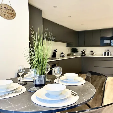 Redland - Two Bedroom With Private Patio شقة