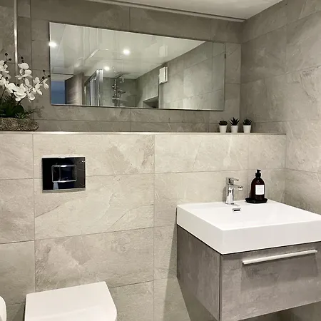 Redland - Two Bedroom With Private Patio * Бристоль