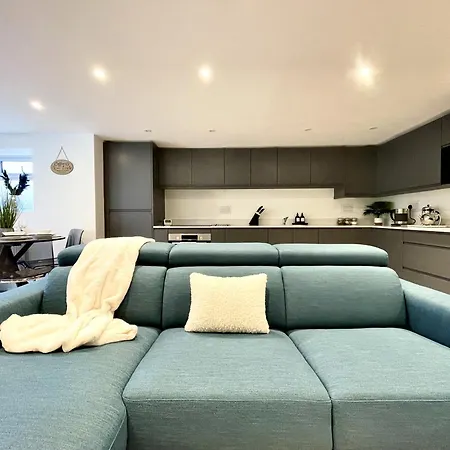 Апартаменти Redland - Two Bedroom With Private Patio *