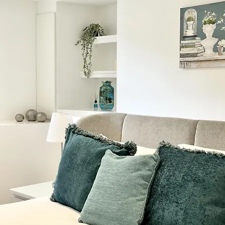 شقة Redland - Two Bedroom With Private Patio *