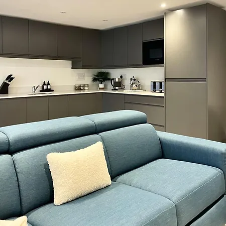 Redland - Two Bedroom With Private Patio