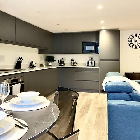 Redland - Two Bedroom With Private Patio