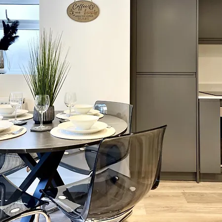 Redland - Two Bedroom With Private Patio شقة