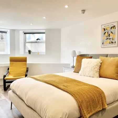 Redland - Two Bedroom With Private Patio * בריסטול