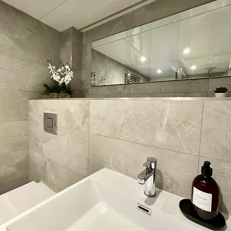 Redland - Two Bedroom With Private Patio