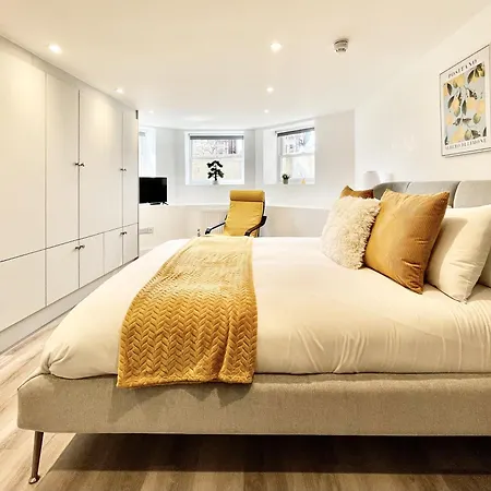 Redland - Two Bedroom With Private Patio شقة *