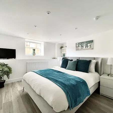 Redland - Two Bedroom With Private Patio شقة بريستول
