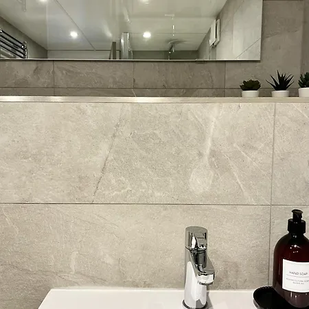 Redland - Two Bedroom With Private Patio * بريستول