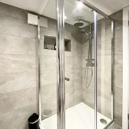 Redland - Two Bedroom With Private Patio דירה