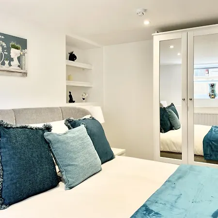 Redland - Two Bedroom With Private Patio شقة *