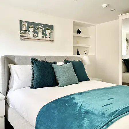 Redland - Two Bedroom With Private Patio בריסטול