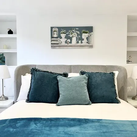 Redland - Two Bedroom With Private Patio