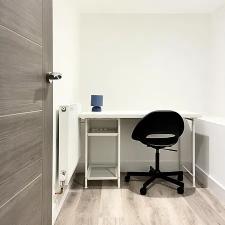 Redland - Two Bedroom With Private Patio *