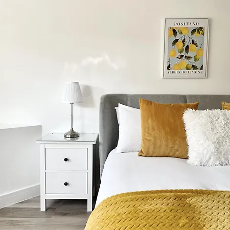 Redland - Two Bedroom With Private Patio شقة *