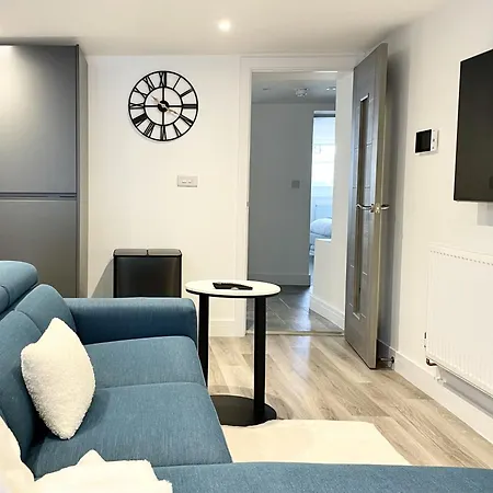 شقة Redland - Two Bedroom With Private Patio *