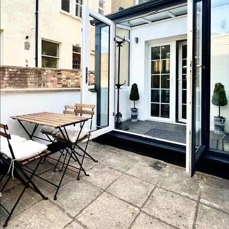 Redland - Two Bedroom With Private Patio Apartment Bristol