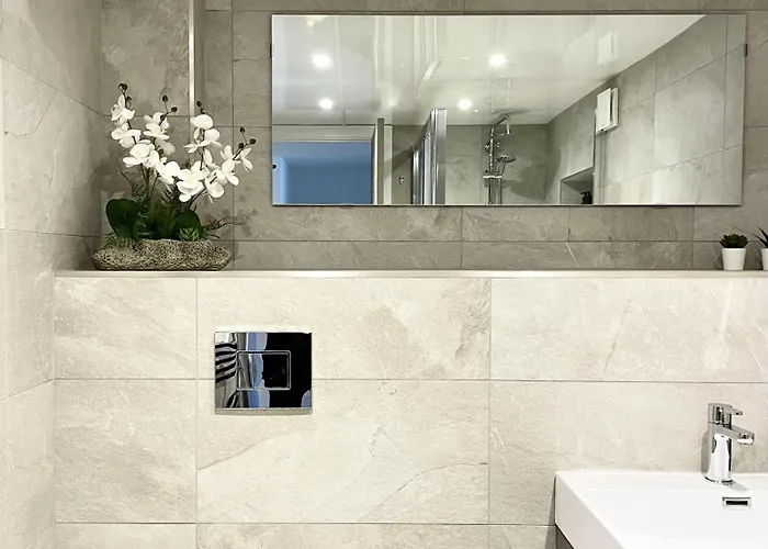 Redland - Two Bedroom With Private Patio