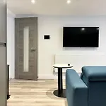 Redland - Two Bedroom With Private Patio Lägenhet
