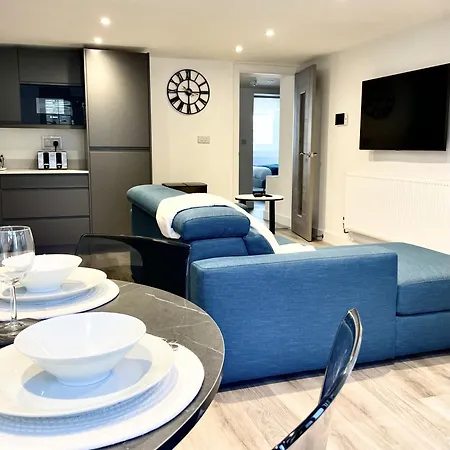 Redland - Two Bedroom With Private Patio * ブリストル