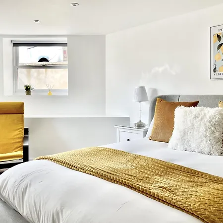 Redland - Two Bedroom With Private Patio *