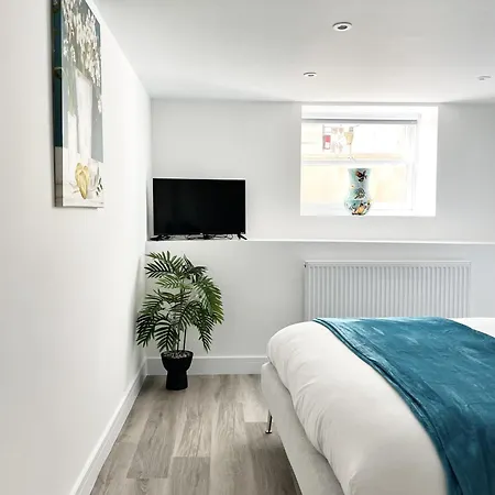 Redland - Two Bedroom With Private Patio Apartment Bristol