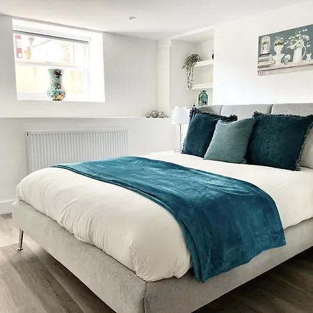 Redland - Two Bedroom With Private Patio