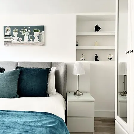 Redland - Two Bedroom With Private Patio Apartment