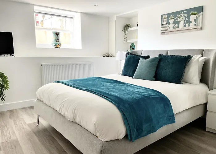 Redland - Two Bedroom With Private Patio